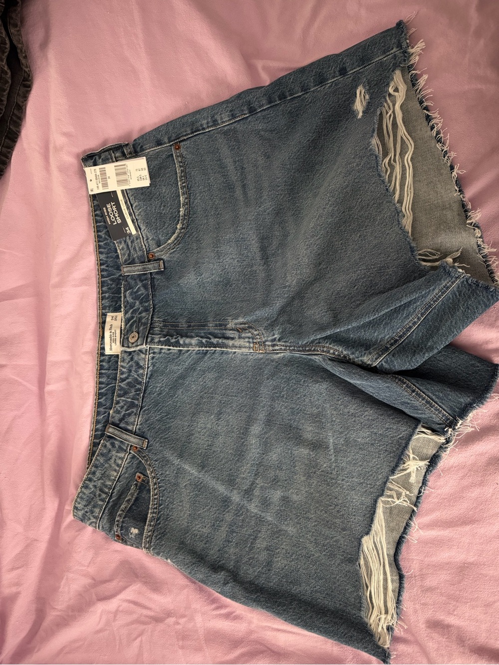 NWT- Curve Love High Rise Loose Short- Medium Wash